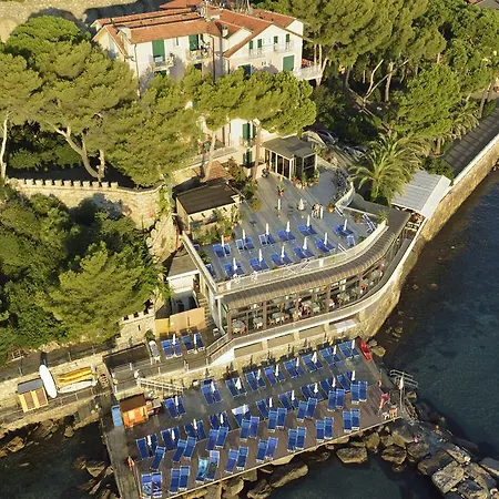 Hotel Arc En Ciel 4*