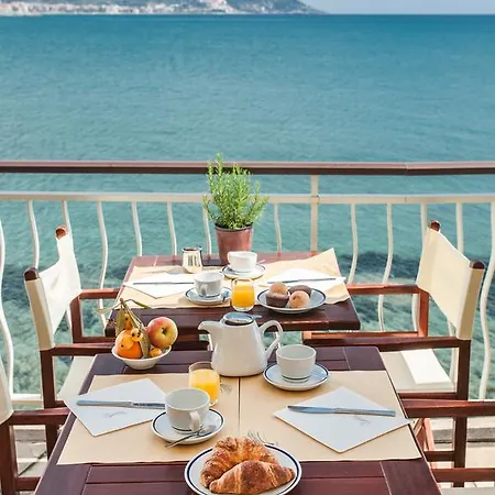 Arc En Ciel Hotel 4*