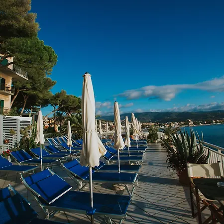 Arc En Ciel Hotell 4*