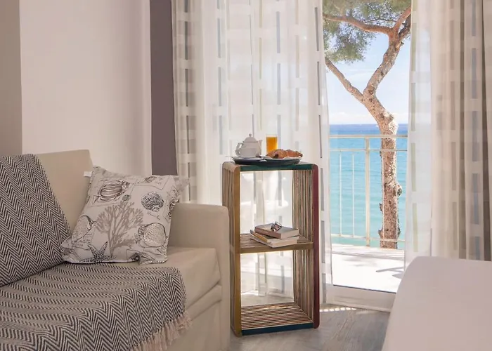 Hotel Arc En Ciel 4*